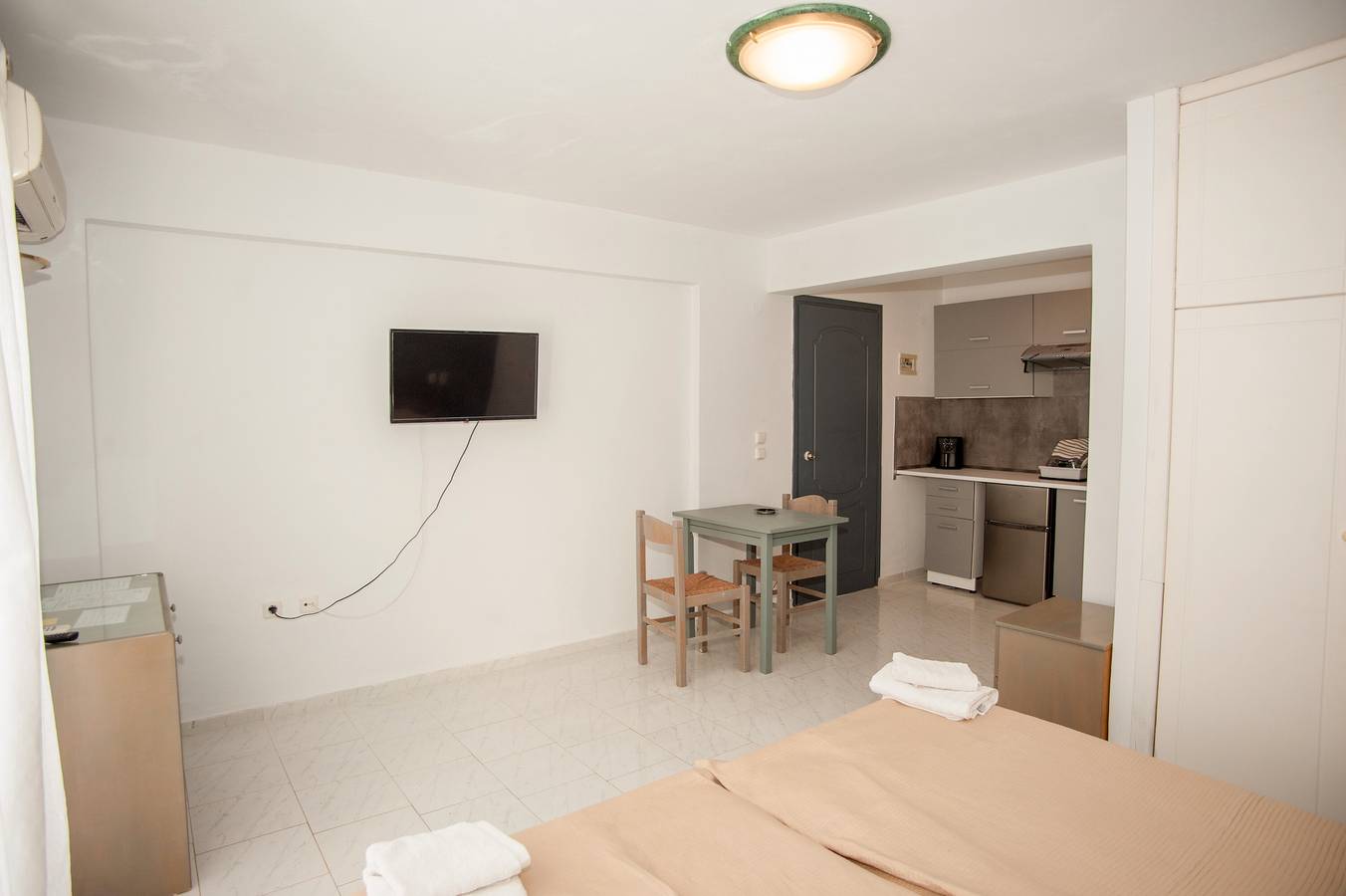 Ganzes Studio, Ferienhaus 'Pegasus – Meerblick Erdgeschoss 1' mit Gemeinschaftspool, Wlan und Klimaanlage in Karavados, Kefalonia