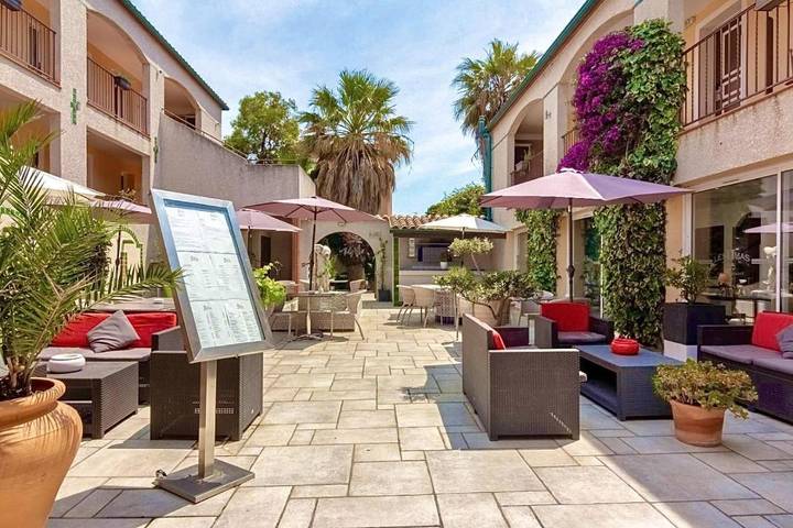 Hôtel pour 2 personnes, avec Terrasse et Jardin à Cabestany