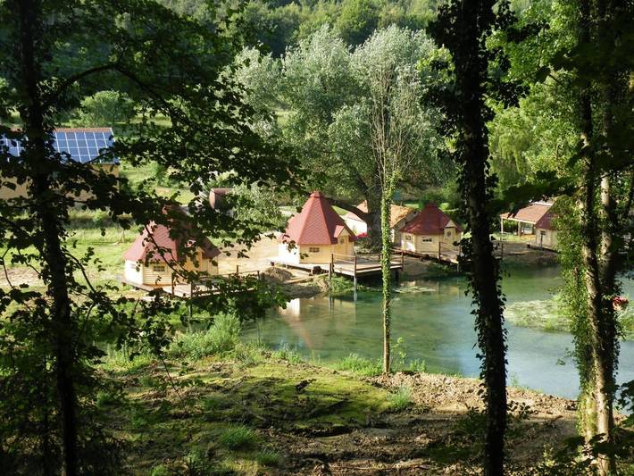 Chambre d’hôte pour 3 personnes, avec Terrasse et Jardin ainsi que Sauna et Vue sur le lac dans les Ardennes