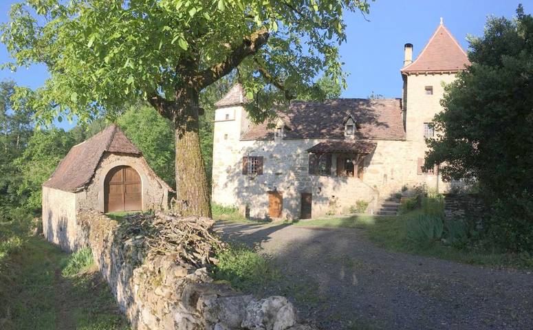 Chambre d’hôte pour 2 personnes, avec terrasse et jardin ainsi que vue et piscine dans le Lot