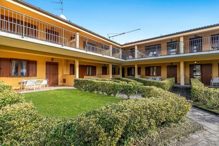 Appart’hôtel pour 4 personnes, avec vue ainsi que jardin et piscine, animaux acceptés