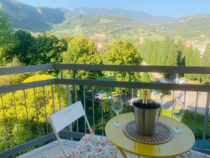 Appartamento per 6 persone, con Balcone e Terrazza nonché Panorama a Vittorio Veneto