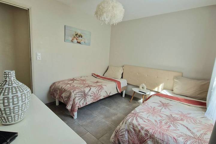 Gîte pour 7 personnes, avec terrasse, animaux acceptés dans Anzin - 4