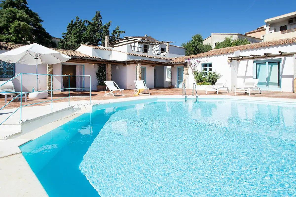 Appartamento intero, Appartamento "Casa di charme a San Pantaleo" con Piscina condivisa, A/C, Wi-Fi e Terrazza in San Pantaleo, Costa Smeralda