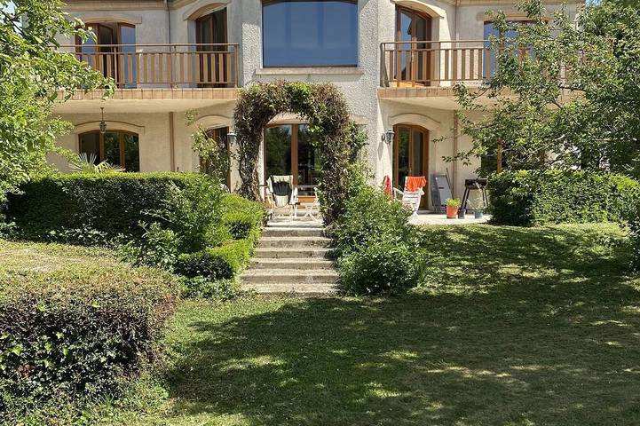 Gîte pour 16 personnes, avec balcon et jardin à Sermiers