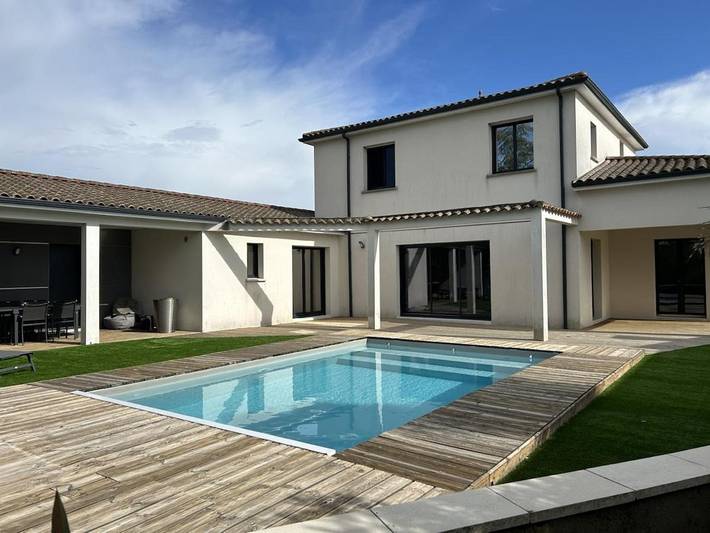 Villa pour 15 personnes, avec piscine et terrasse - 1