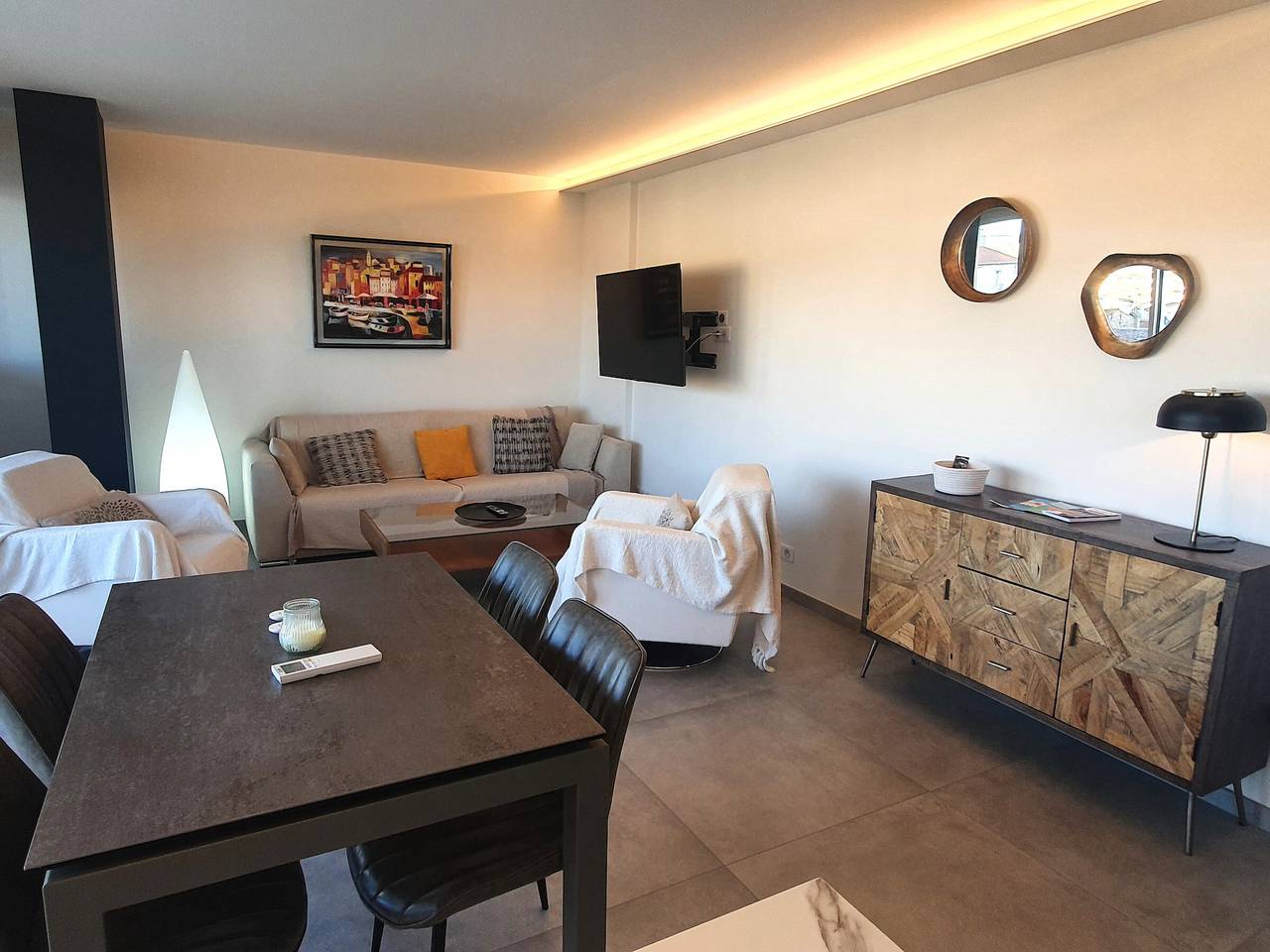 Ganze Wohnung, 3-Zimmer-Wohnung mit Klimaanlage, Terrasse und Garage im Zentrum von Sainte-Maxime in Sainte-Maxime, Draguignan Region