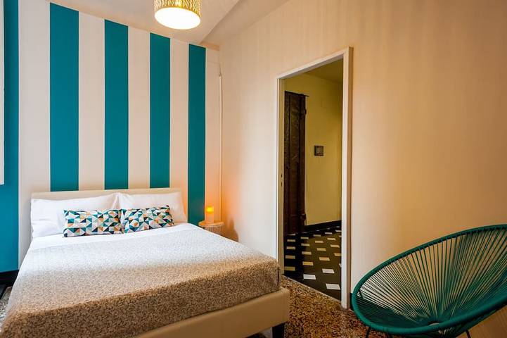 Appartamento intero, Old Genoa Apartment- Superior fronte Acquario in Genova (Città), Genoa
