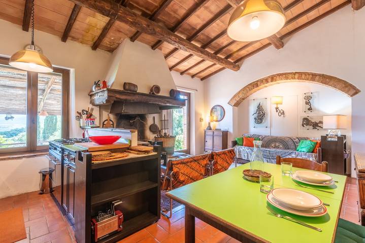 Entire apartment, Apartment 'Casa Rosa A Murlo' with Shared Pool, Wi-Fi, and Air Conditioning in Murlo, Chianti