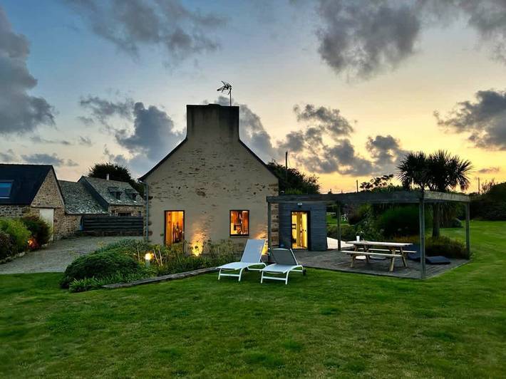 Location de vacances pour 8 personnes, avec Jardin à Guimaëc