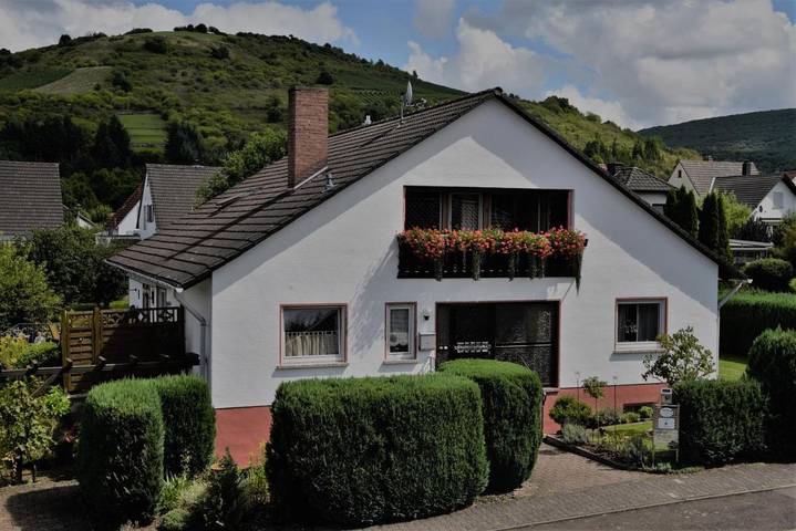 Ferienwohnung für 4 Personen, mit Balkon und Terrasse sowie Garten und Ausblick