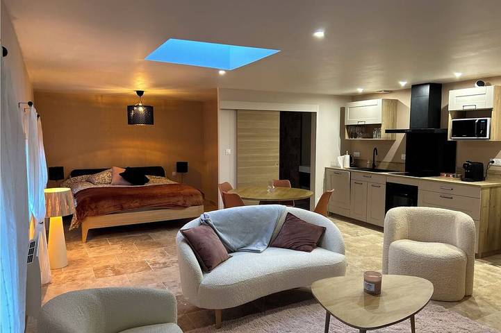 Gîte pour 2 personnes, avec jacuzzi à Lussac