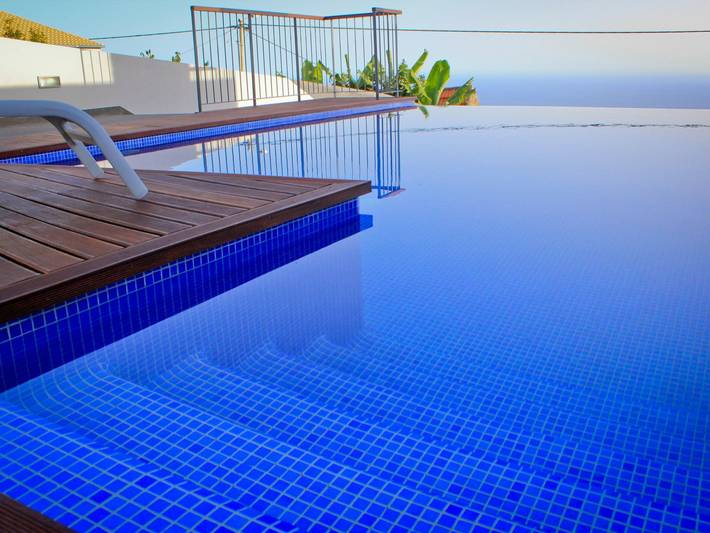 Ferienhaus für 4 Personen, mit Terrasse und Garten sowie Pool