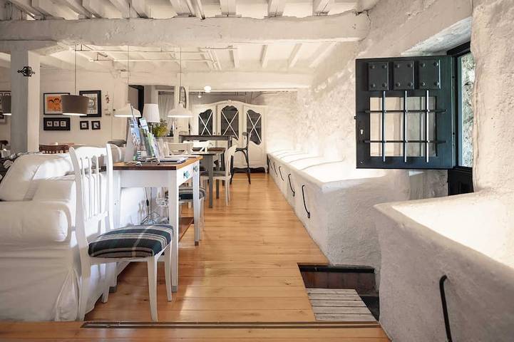 Aterpea, accommodation space for 12 guests at Amaloka Holiday Home. in Trucios-Turtzioz, Cordillera Cantábrica