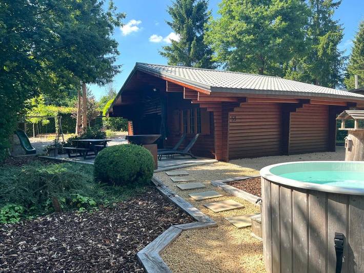 Chalet pour 5 personnes, avec jardin et jacuzzi
