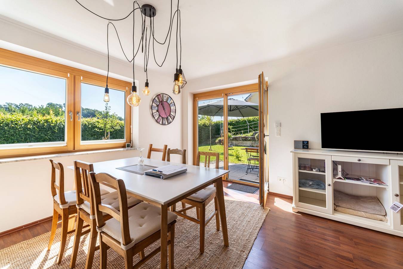 Apartamento entero, Apartamento 'Auszeit' con terraza, jardín y Wi-Fi in Niederviehbach, Baviera Oriental