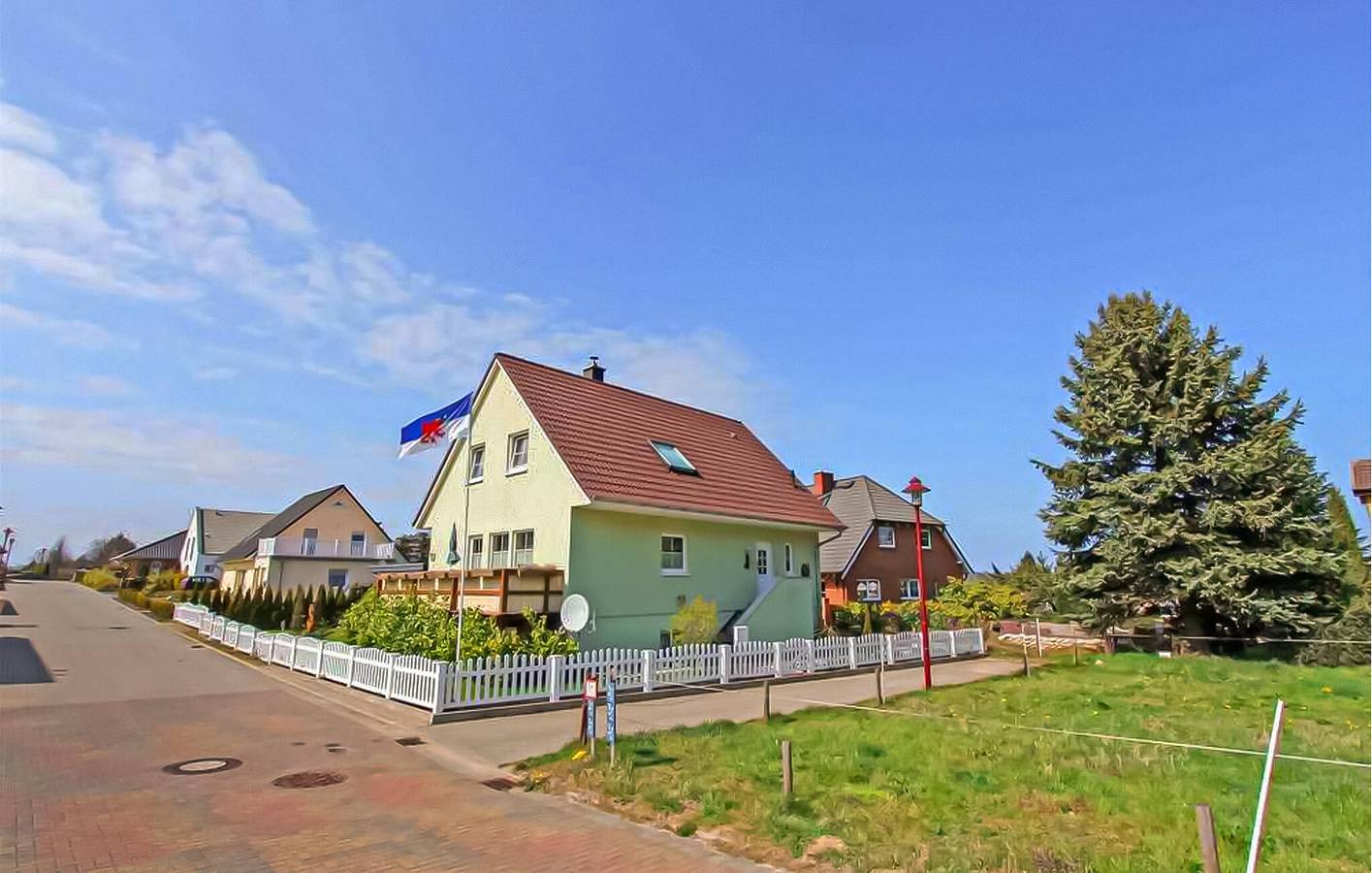 Entire holiday apartment, Cozy Beachside Apartment with Terrace & Parking in Drei Kaiserbäder, Heringsdorf