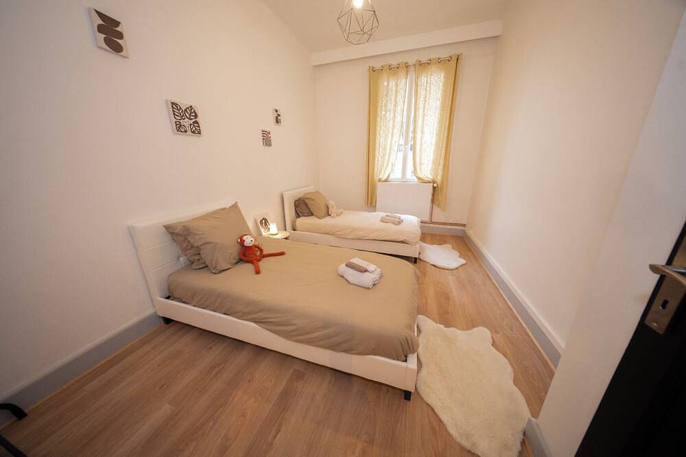 Entire apartment, Cozy 2-bedroom apartment in charming Chambéry perfect for your stay with parking in Chambéry, Chambéry region