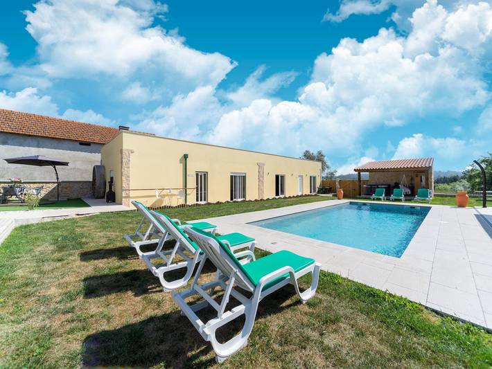 Ferienhaus für 6 Personen, mit Pool und Terrasse sowie Garten und Sauna, kinderfreundlich in Portugal