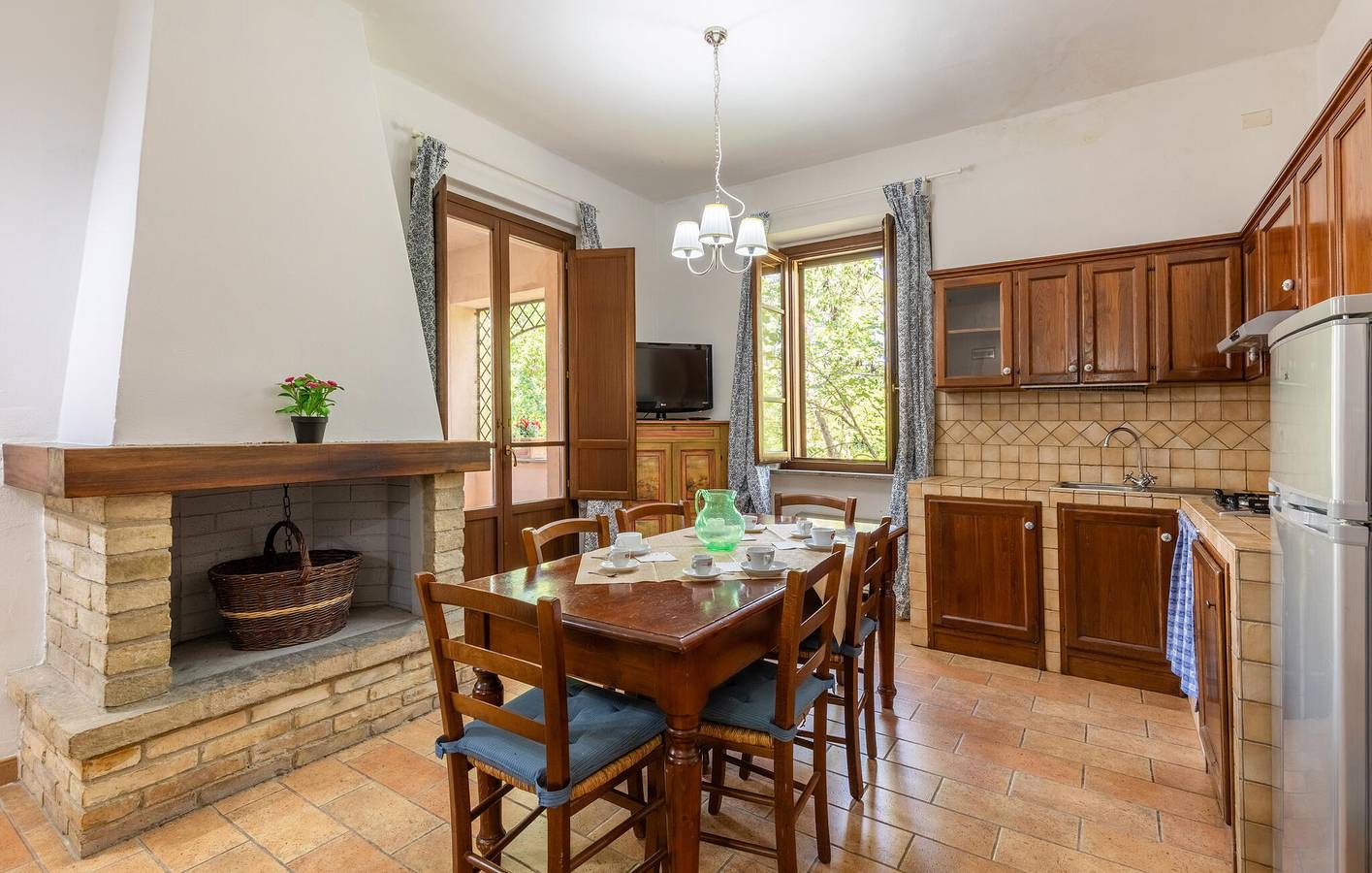 Apartamento vacacional entero, Retiro junto al lago con piscina, aire acondicionado y aparcamiento en Umbertide in Montone (Italia), Valtiberina