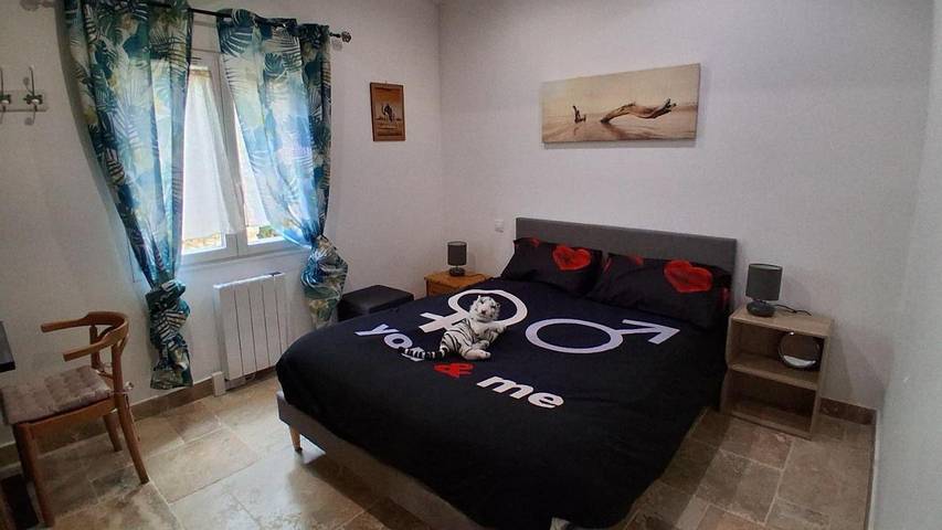 Maison d’hôte pour 2 personnes, avec jacuzzi et piscine ainsi que bassin pour enfant et jardin