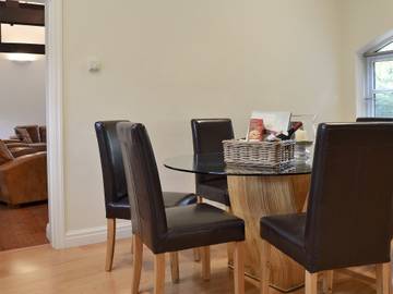 Holiday Rental for 8 People in Stafford, Staffordshire, Photo 2