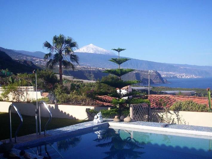 Bungalow for 2 people, with Terrace and Garden as well as Pool and View in Tenerife