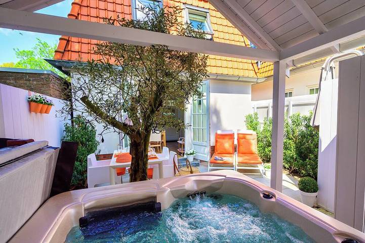 Ferienhaus für 3 Personen, mit Whirlpool und Terrasse