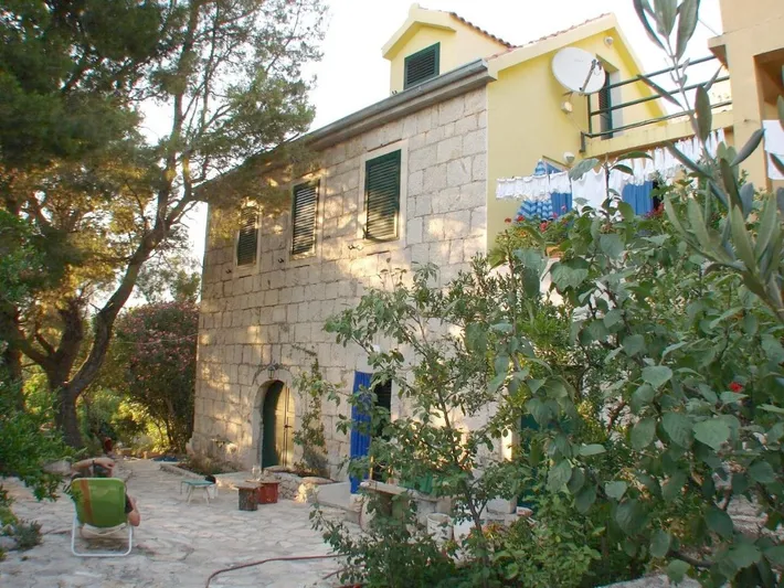 Ferienwohnung für 2 Personen, mit Ausblick und Garten sowie Terrasse - 1