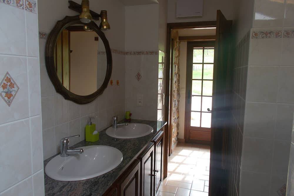 Casa de carácter con Encanto 4-5 personas, vistas a la montaña in San Juan Pie de Puerto, Region de Bayona
