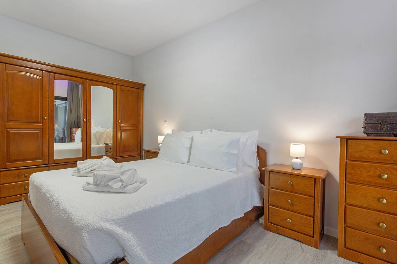 Zimmer 'Carina' mit Meerblick, Gemeinschaftsterrasse und Wi-Fi in Caniço, Madeira