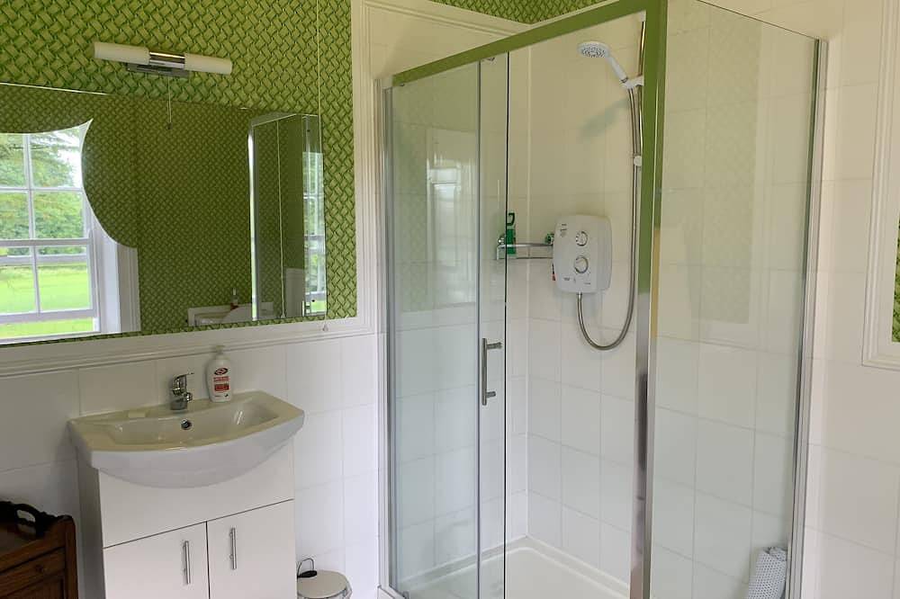 Stunning lake view countryside Irish property. Cozy and comfortable.  in Kilmallock, County Limerick