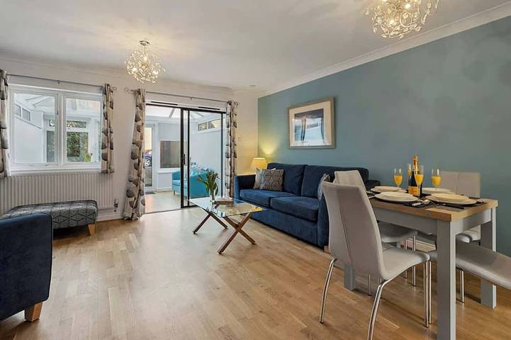 Holiday home for 5 people, with garden and balcony in Exeter