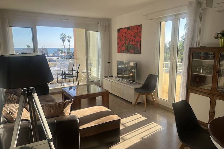 Gîte pour 6 personnes, avec piscine ainsi que jardin et balcon dans Base Nature François Léotard