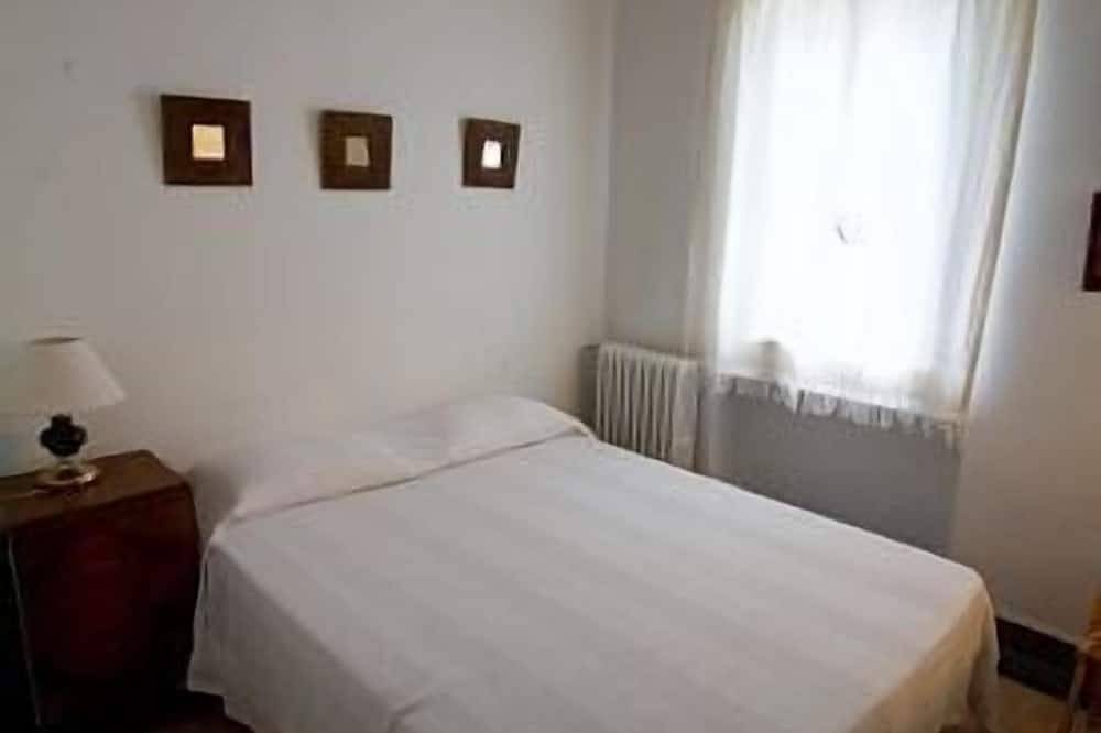 House \"El Rozado\" for 19 people in Piedralaves, Ávila Region