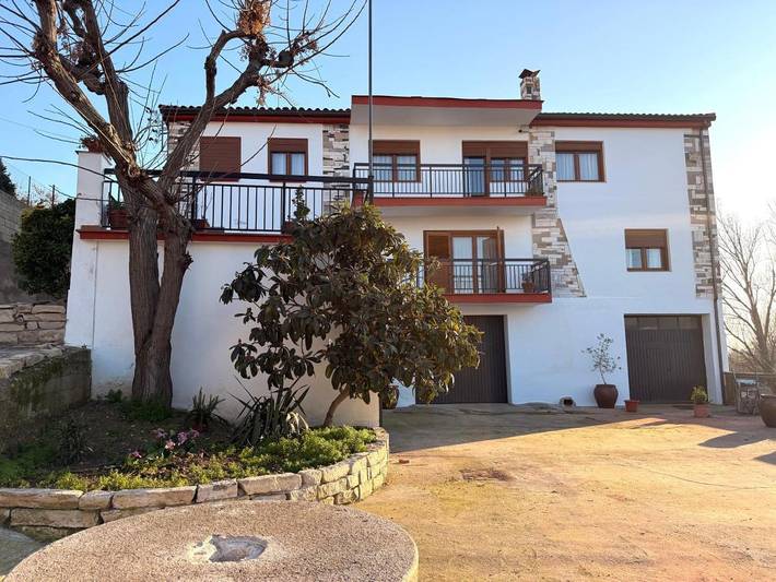 Casa de vacaciones para 14 personas, con piscina además de balcón y vistas - 1