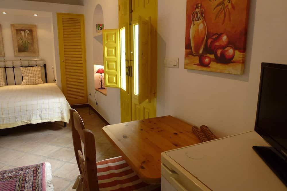 Finca with fantastic sea view and pool on a 3000m² property in Sayalonga, Cordillera Penibética