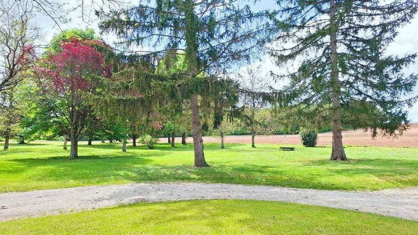 Location de vacances pour 15 personnes, avec vue ainsi que jardin et piscine à Bonnes - 3
