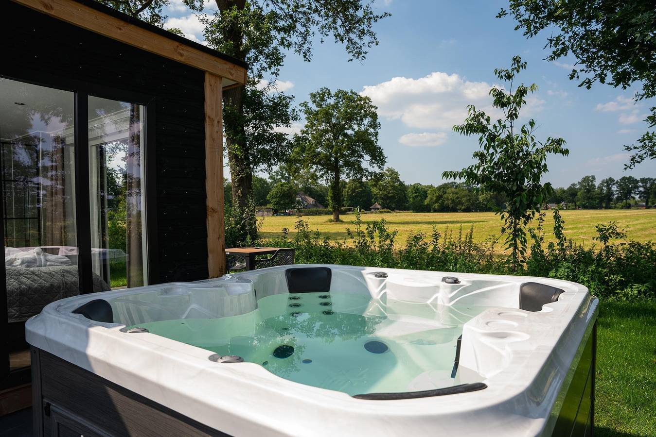 Vakantiepark Hölte — Panorama Wellnesslodge | jacuzzi, sauna and bath | 2 people in Holten, Sallandse Heuvelrug
