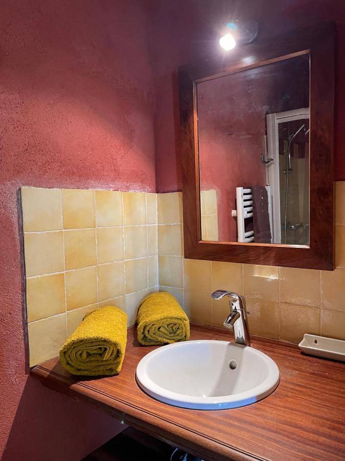 Chambre d’hôte pour 2 personnes, avec jardin ainsi que vue et piscine à Vogüé - 2