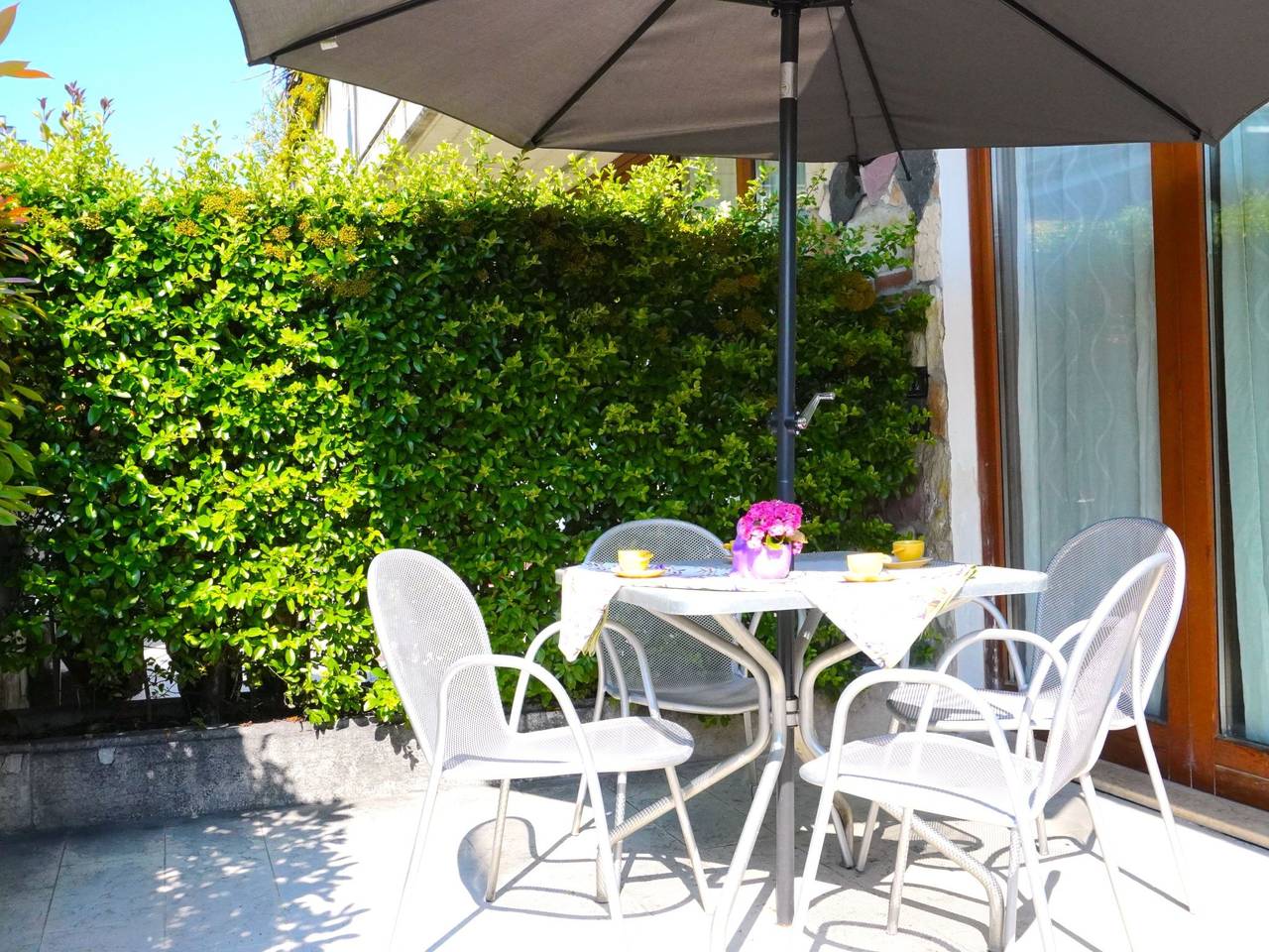 Ganze Wohnung, Ein-Zimmer-Wohnung 'Italien' mit Terrasse in Desenzano del Garda, Gardasee-Berge