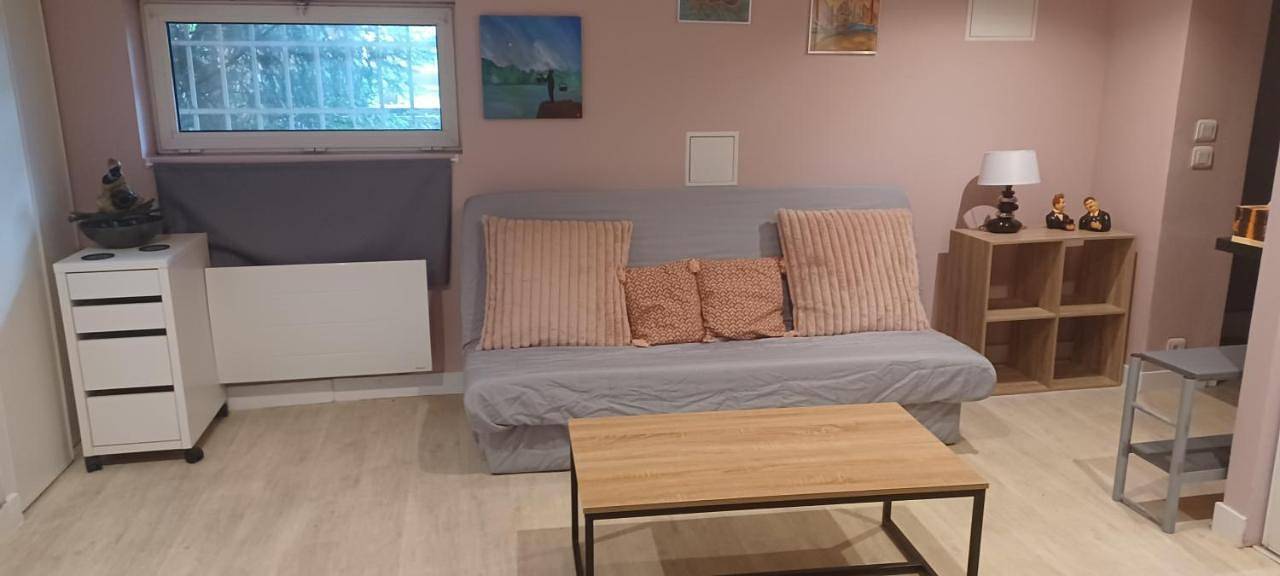 Appartement de vacances entier, Double Room with Private Bathroom in Les Pavillons-sous-Bois, Seine-Saint-Denis