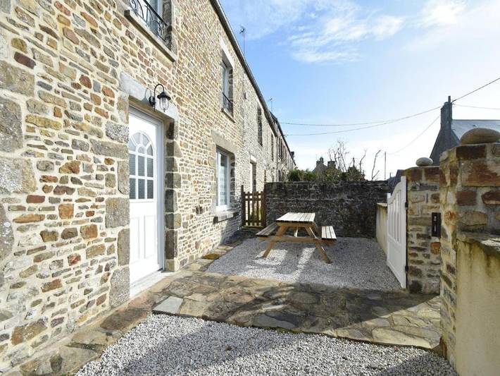 Gîte pour 8 personnes, avec jardin, animaux acceptés à Saint-Rémy-des-Landes