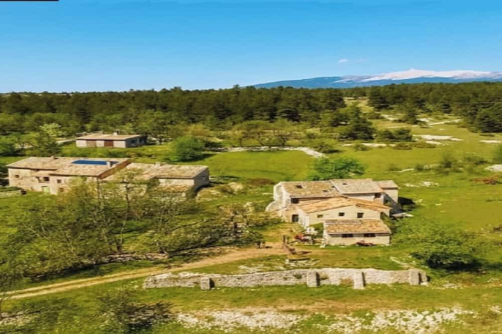 Farmhouse in the heart of nature, panoramic view, absolute peace and quiet. in Sault, Parc naturel régional du Mont-Ventoux