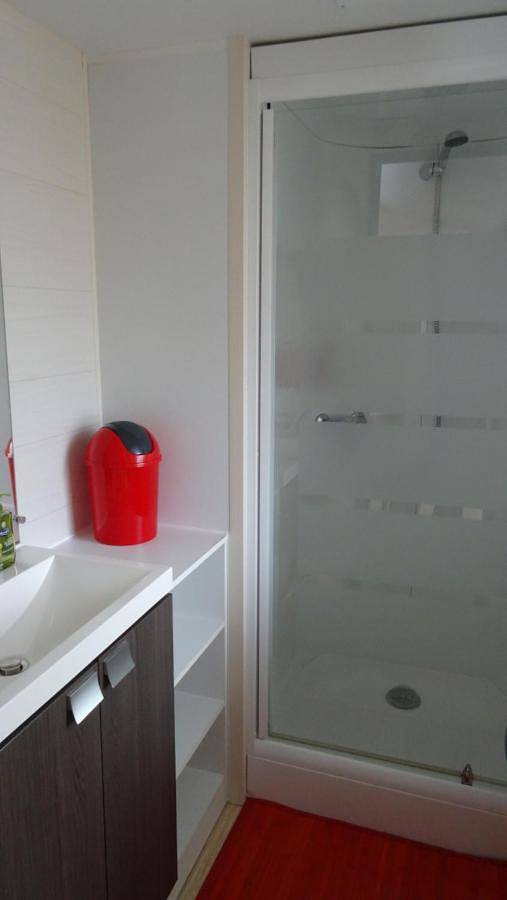 Camping pour 4 personnes, avec terrasse et vue ainsi que bassin pour enfant et piscine, adapté aux familles à Arès - 4