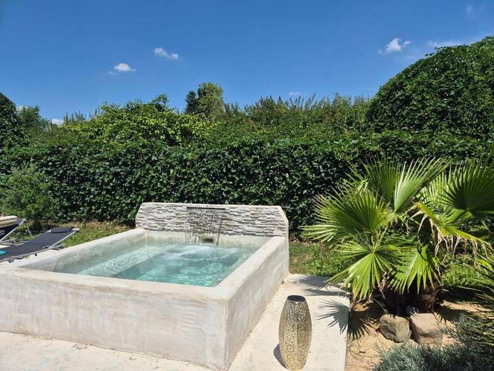 Aparthotel para 4 personas, con jardín además de terraza y jacuzzi - 1
