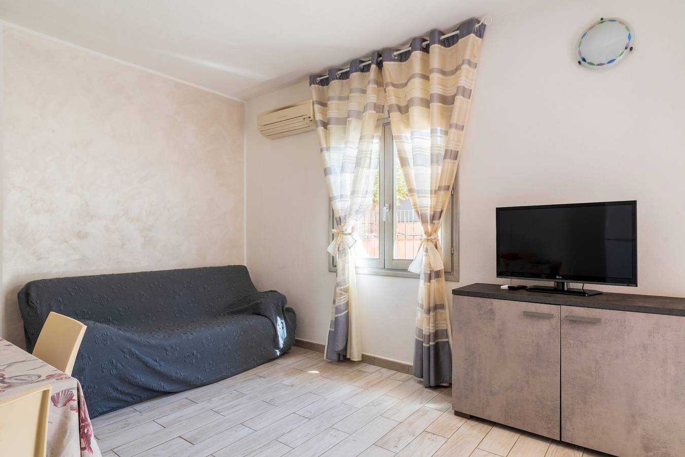 Ganze Wohnung, Ferienwohnung 'Eden' mit gemeinsamer Terrasse und Klimaanlage in Arbatax, Tortolì