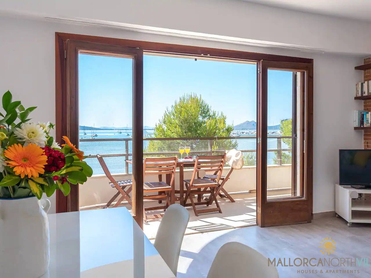 Entire apartment, Seafront Apartment in Mallorca - Perfect for Winter and Cycling in Port de Pollença, Pollença