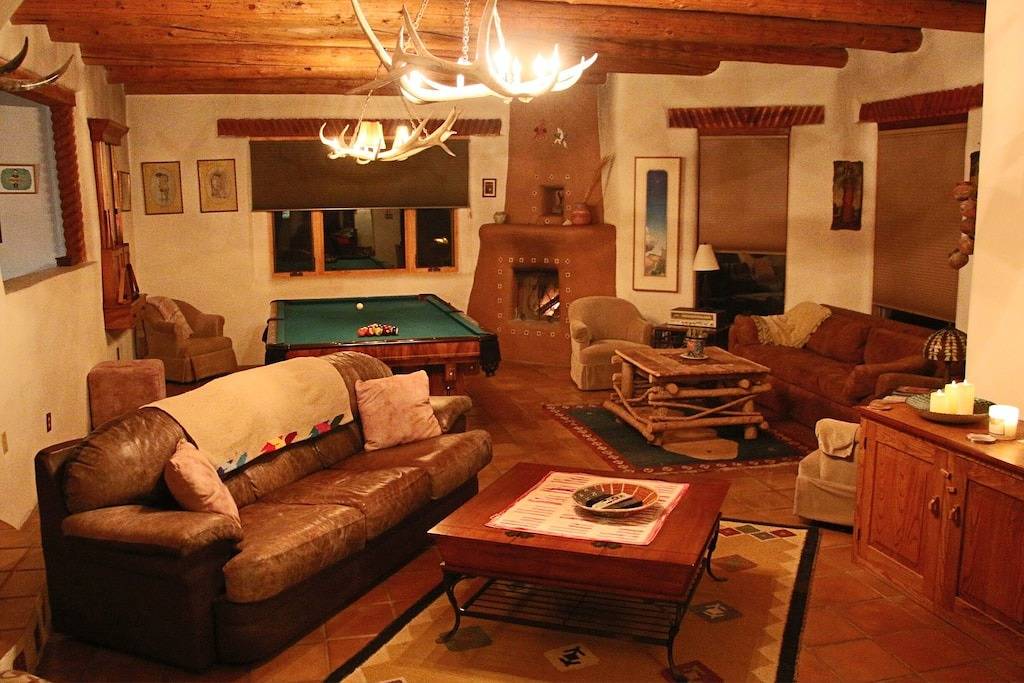 Ideale Lage zum Skifahren, Einkaufen, Wandern, Musik, Essen und Spaß! in Taos County