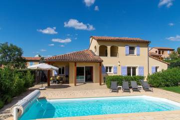 Villa pour 8 personnes, avec jardin ainsi que piscine et balcon à Vallon-Pont-d'Arc